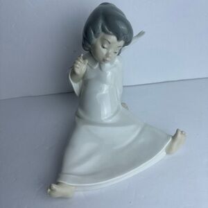 Lladro "Cherub, Wondering" #4962 Angel Sitting Porcelain Figurine